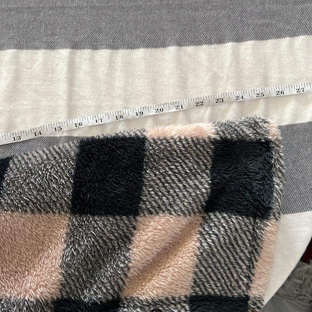 Plaid Jacket Button Up in Small - Picture 10 of 10